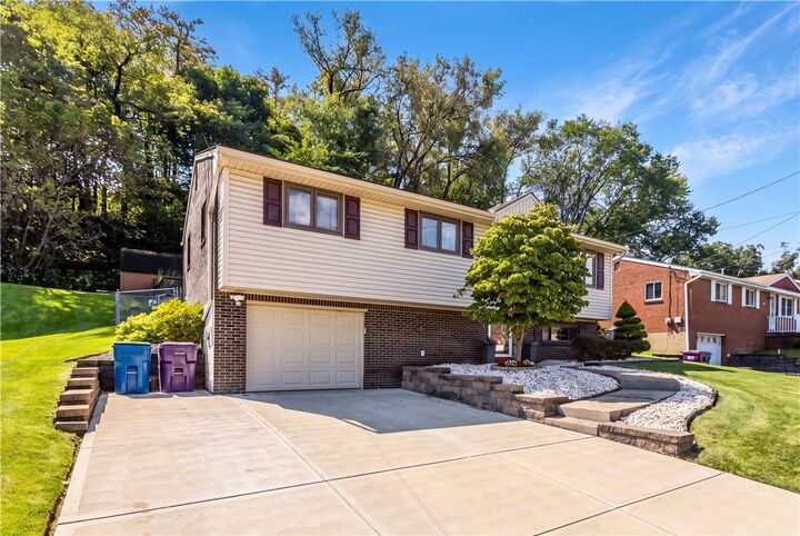 Property Photo:  470 Crestview Dr  PA 15239 