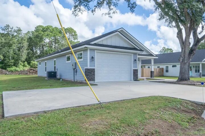 Property Photo: 27438 4th Avenue FL 32046
