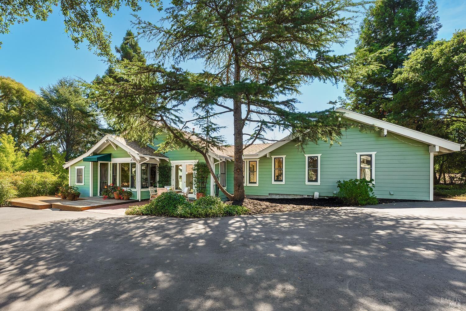 Property Photo:  690 Palm Avenue  CA 94951 