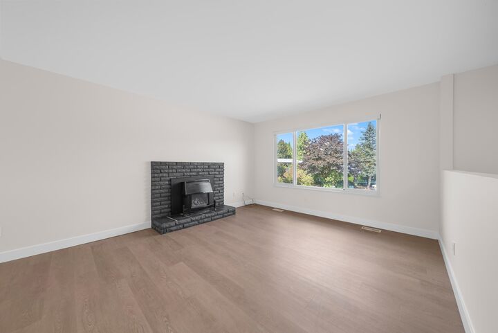 Property Photo:  32114 Mouat Drive  BC V2T 4G6 