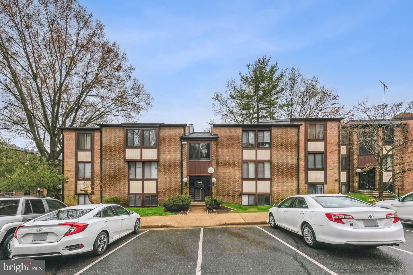 Property Photo: 9715 Kings Crown Court 002 VA 22031