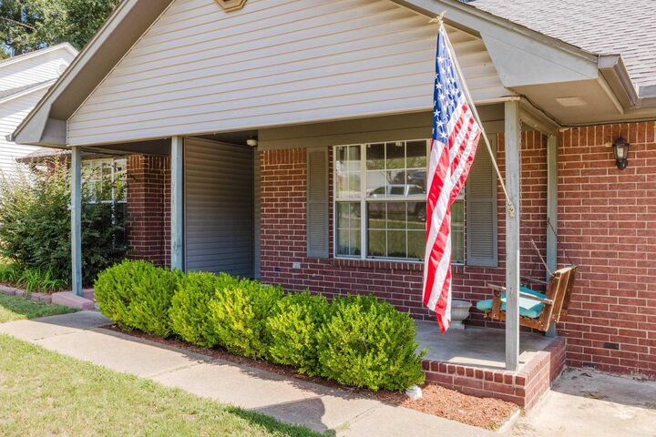 Property Photo: 902 Weatherford AR 72015