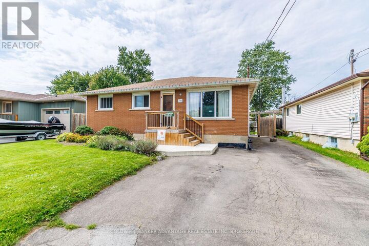 Property Photo:  220 Cutress Avenue  ON L3C 2S8 