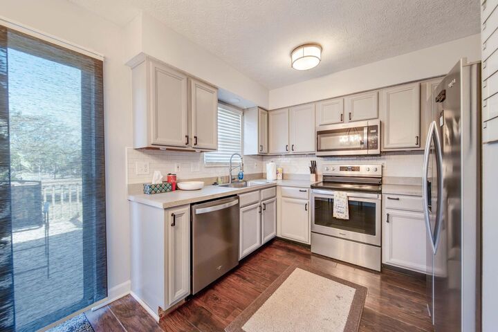 Property Photo: 964 Charleston Way Drive OH 43081