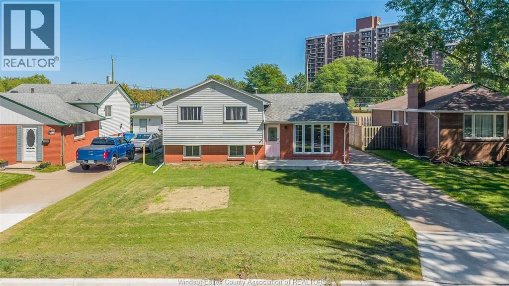 Property Photo:  368 Carling Crescent  ON N8S 3X8 