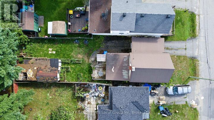Property Photo:  728 Reynolds Street  ON P1B 5C4 