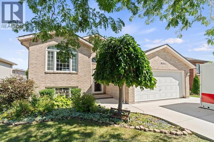 Property Photo:  584 Pettypiece Drive  ON N9V 4C9 