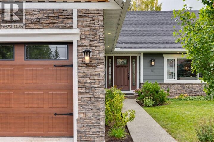 Property Photo:  16 Varsdale Place Northwest  AB T3A 0G7 