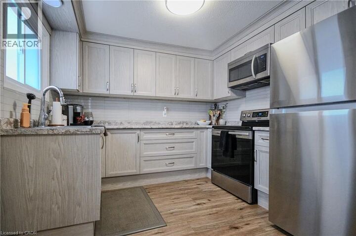 Property Photo:  25 Elgin Street North 2  ON N1R 5G8 