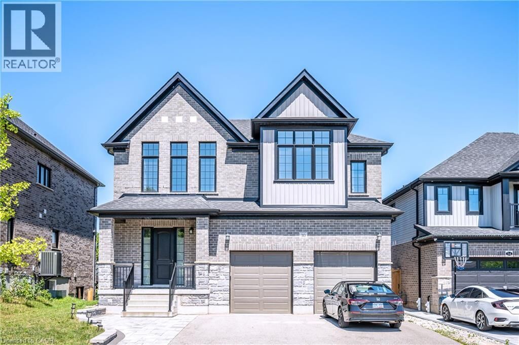 Property Photo:  30 Falconridge Drive Upper  ON N2K 0G1 