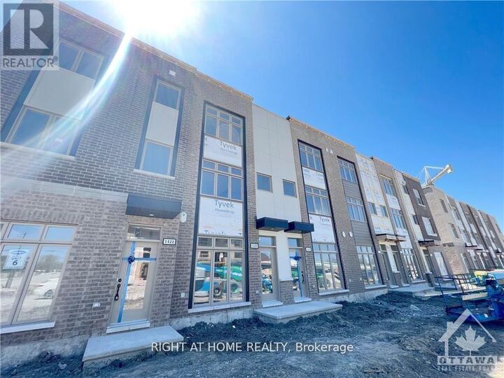 Property Photo:  1414 Hemlock Road  ON K1K 5A8 
