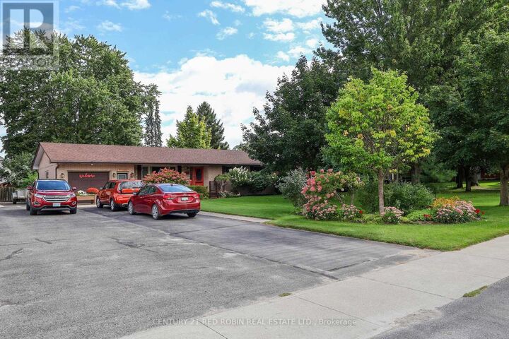 Property Photo:  359 Oak Avenue  ON N7G 3A9 