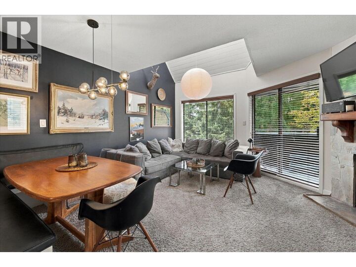 Property Photo:  2014 London Lane 4  BC V8E 0B6 