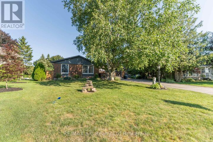 Property Photo:  6 Camdon Court  ON N4G 4B3 