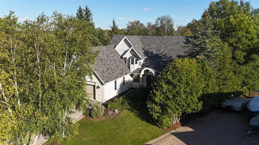 Property Photo:  5 Fishman Place  MB R9A 1K2 