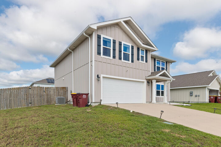Property Photo:  420 Scarborough Street  FL 32539 