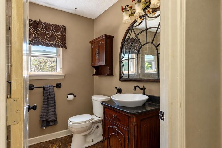 Property Photo:  2005 Commodore Drive  FL 32566 