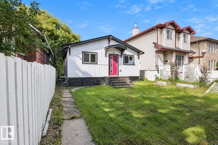 Property Photo:  11524 81 Street NW  AB T5B 2R8 