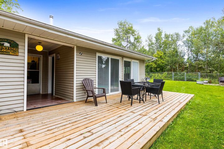 Property Photo:  522 5 Street  AB T0E 1A0 