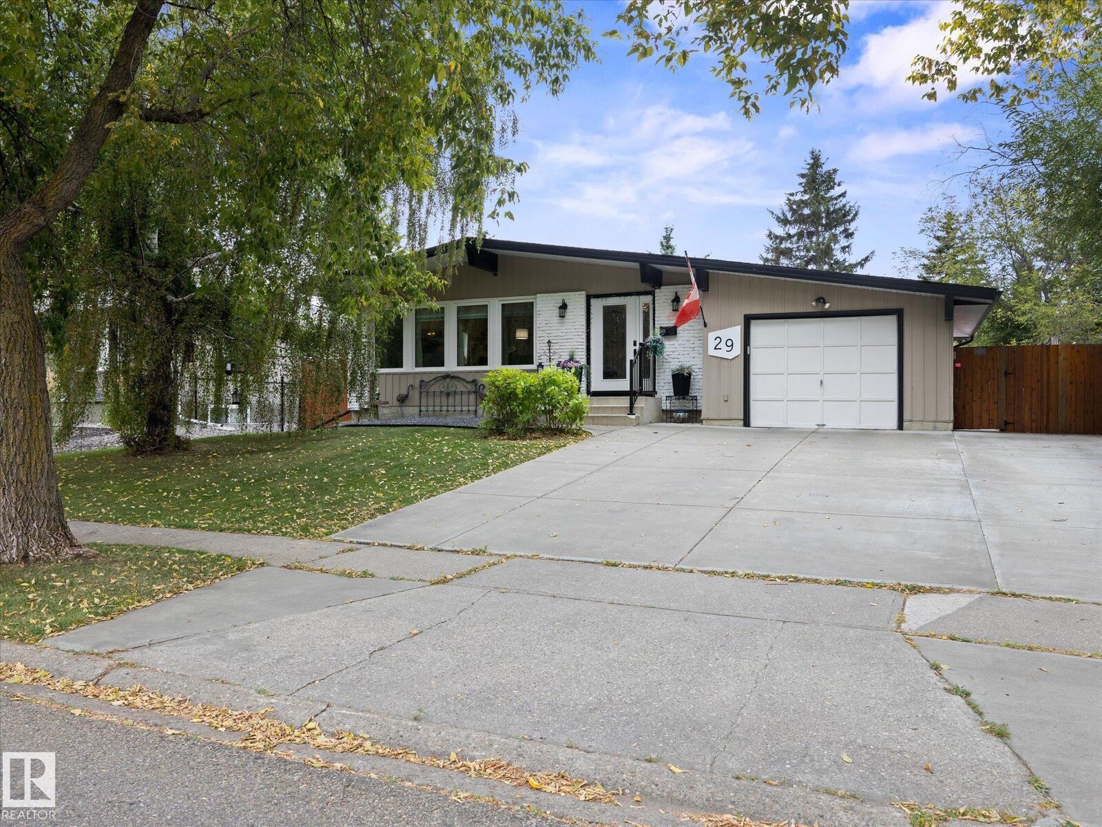 Property Photo:  29 Alcott Crescent  AB T8N 2H8 