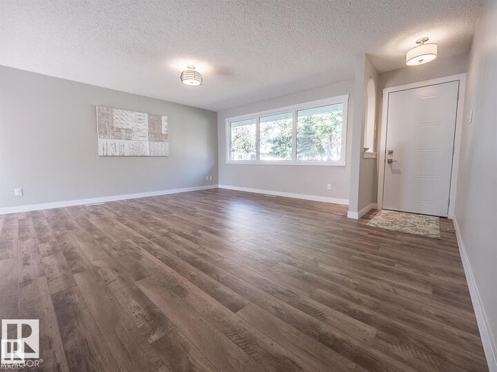 Property Photo:  6 Greenview Crescent  AB T8N 0T1 