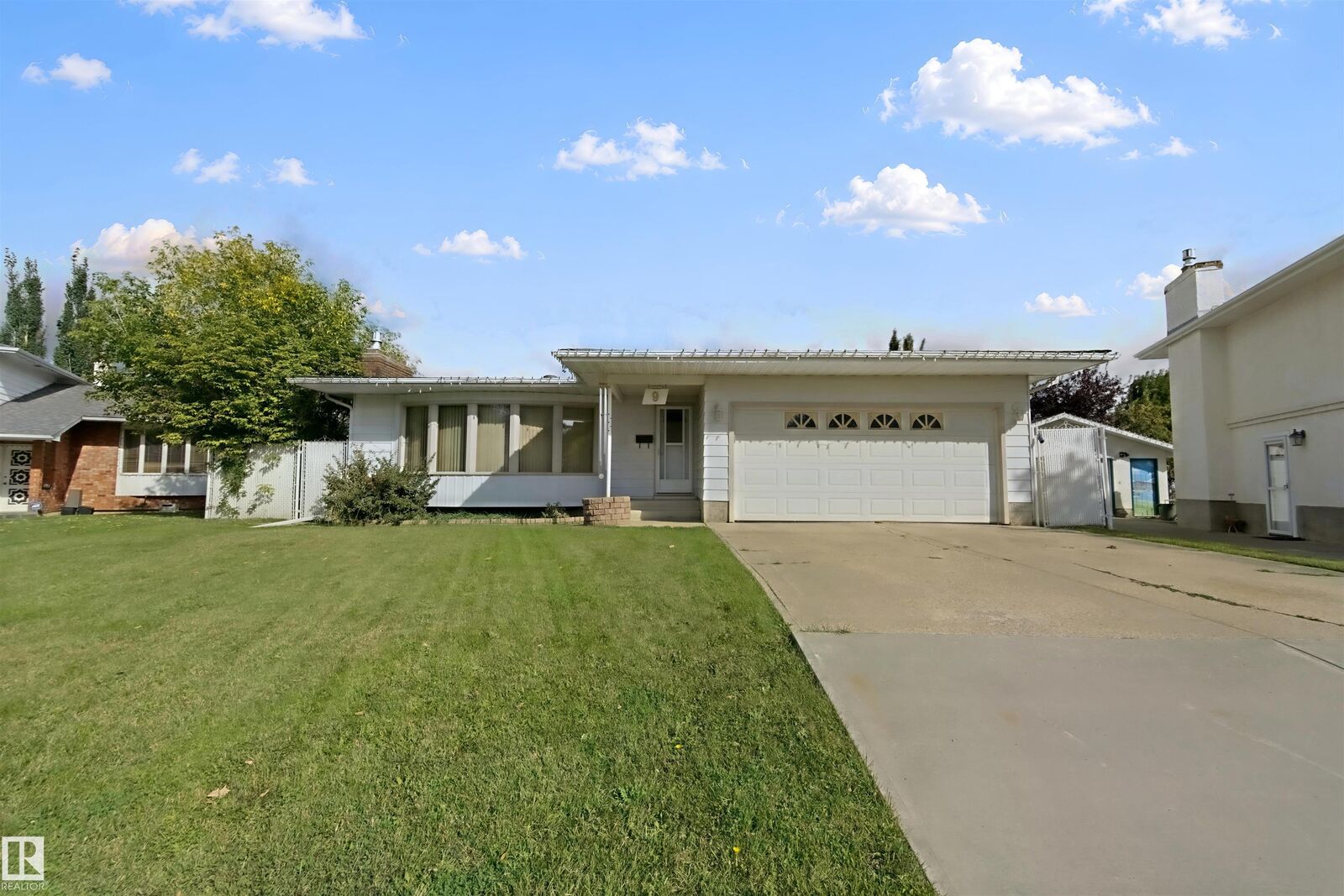Property Photo: 9 Brookwood Place AB T7X 1H4