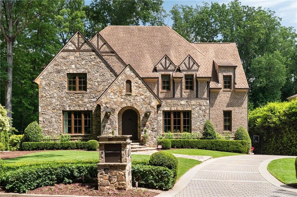Property Photo: 4207 Glengary Drive NE GA 30342