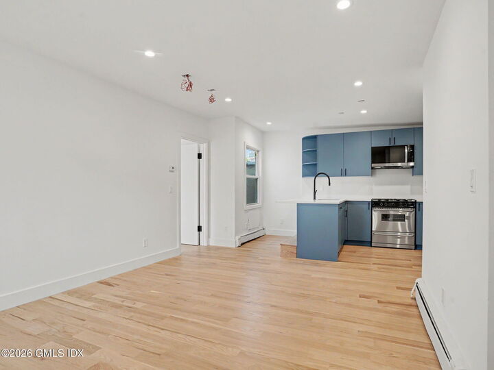 Property Photo:  18-20 Greenwich Avenue 3-1  CT 06830 