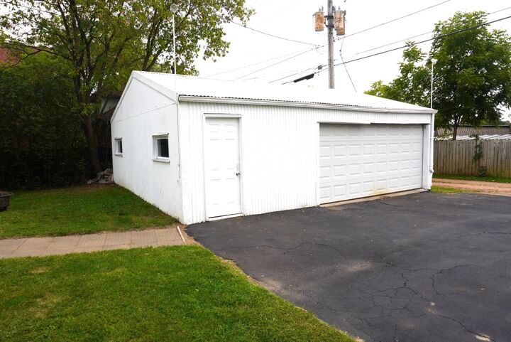 Property Photo:  1605 Main St E  WI 54452 