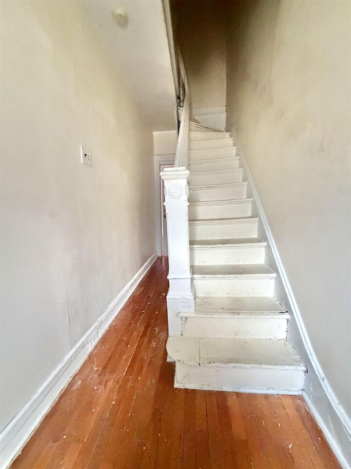 Property Photo:  33 Fulton Ave 1  NJ 07305 