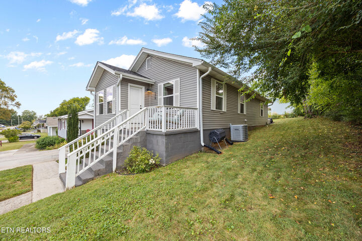 Property Photo: 176 E Edison St TN 37701