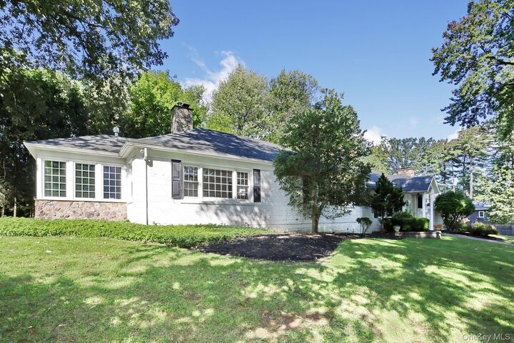 Property Photo:  11 Muir Lane  NY 10956 