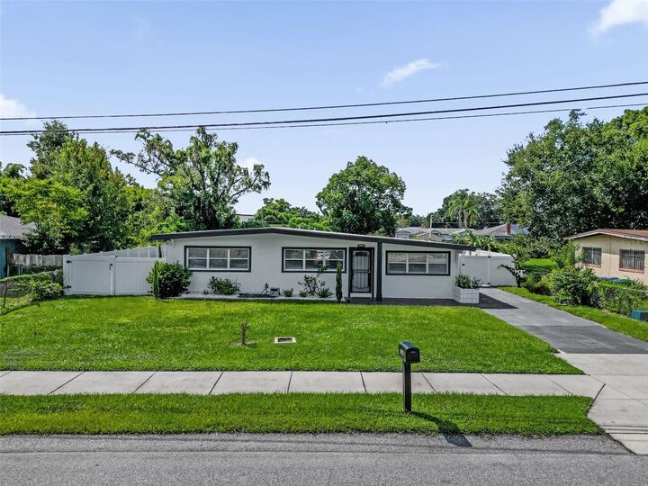 Property Photo:  4870 Seminole Avenue  FL 32792 