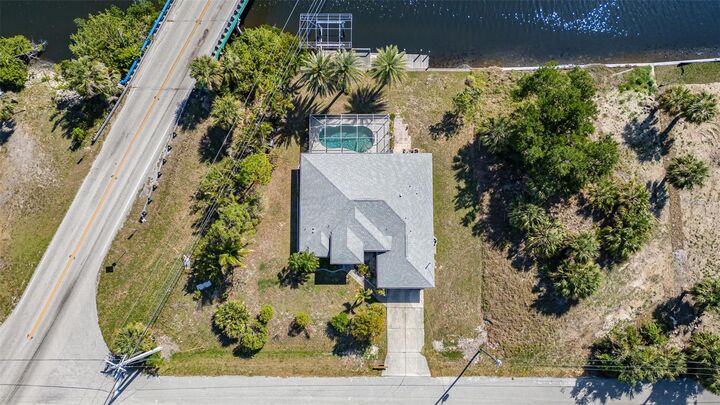 Property Photo: 4010 Yucatan Circle FL 33948