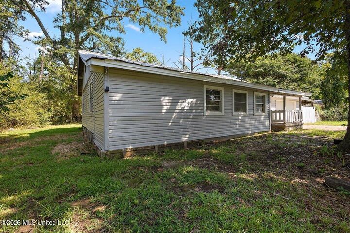 Property Photo: 1446 Lakeview Avenue MS 39212