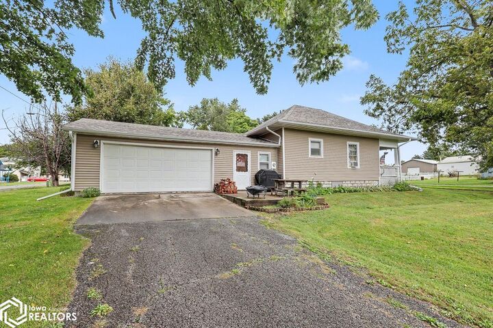 Property Photo:  110 S John Street  IA 52571 