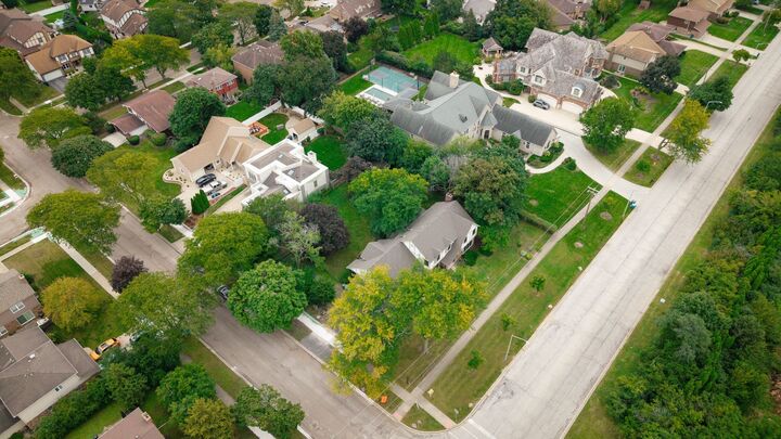 Property Photo:  1221 W Sable Drive  IL 60101 