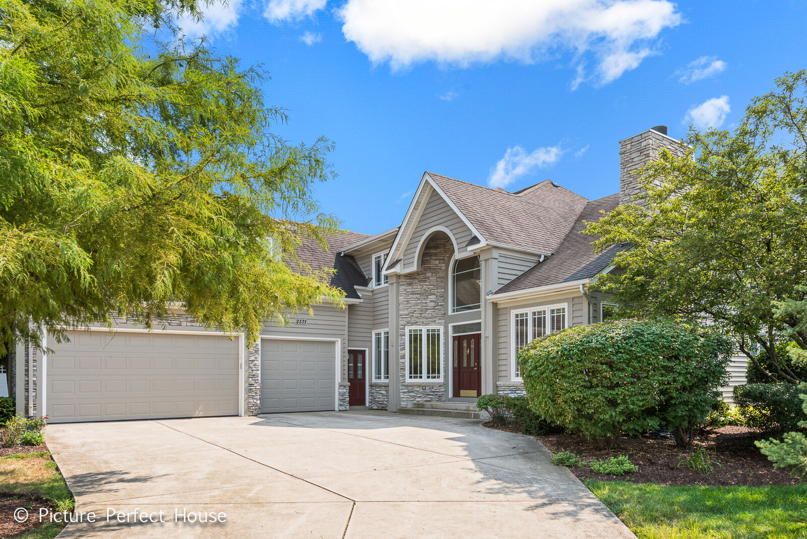 Property Photo:  3571 Scottsdale Circle  IL 60564 