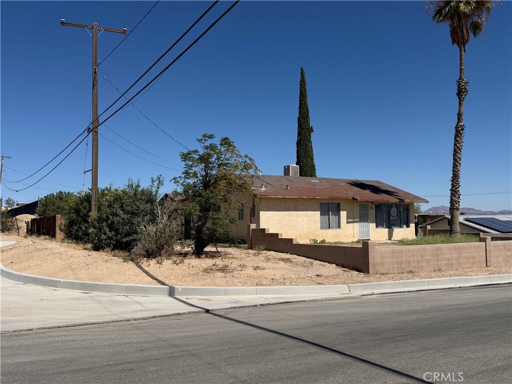 Property Photo: 301 Juniper CA 92311