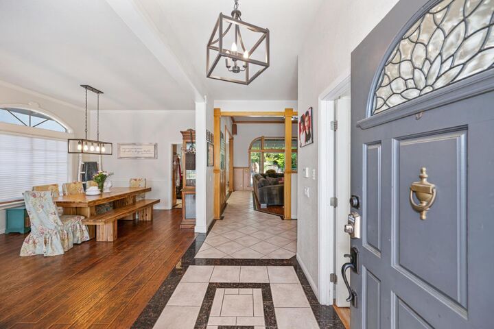 Property Photo:  320 Emerson Court  CA 95661 