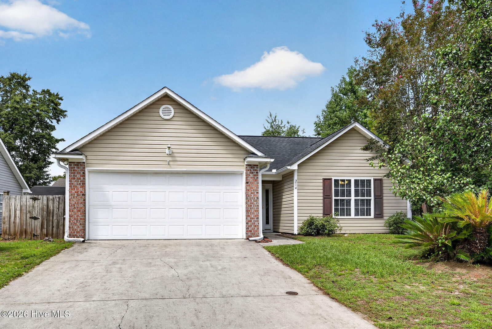 Property Photo: 214 Gardenview Court NE NC 28451