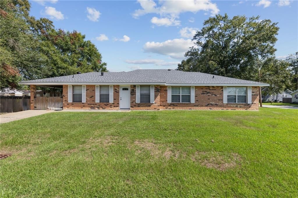 Property Photo:  2753 College Street  LA 70458 