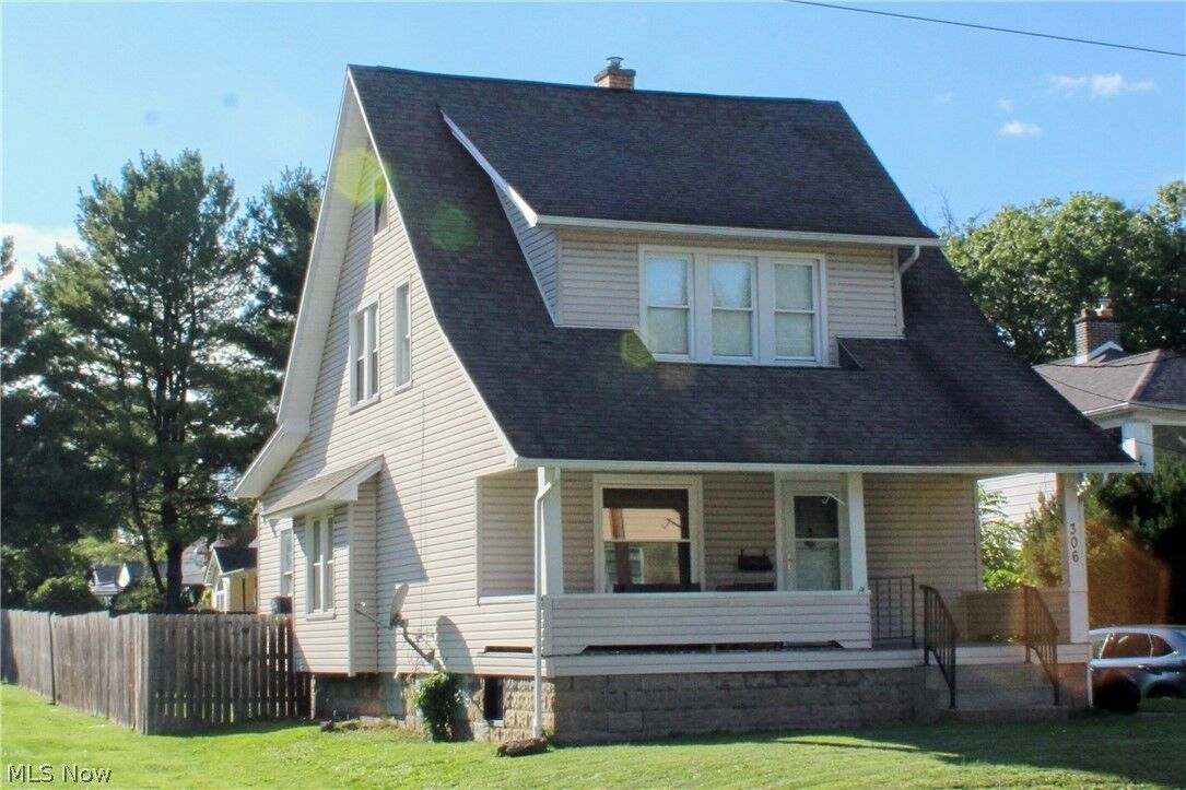Property Photo:  306 S Hazelwood Avenue  OH 44509 