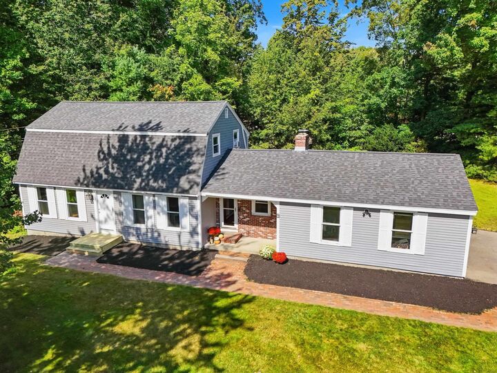 Property Photo:  5 Arrowhead Road  NH 03038 