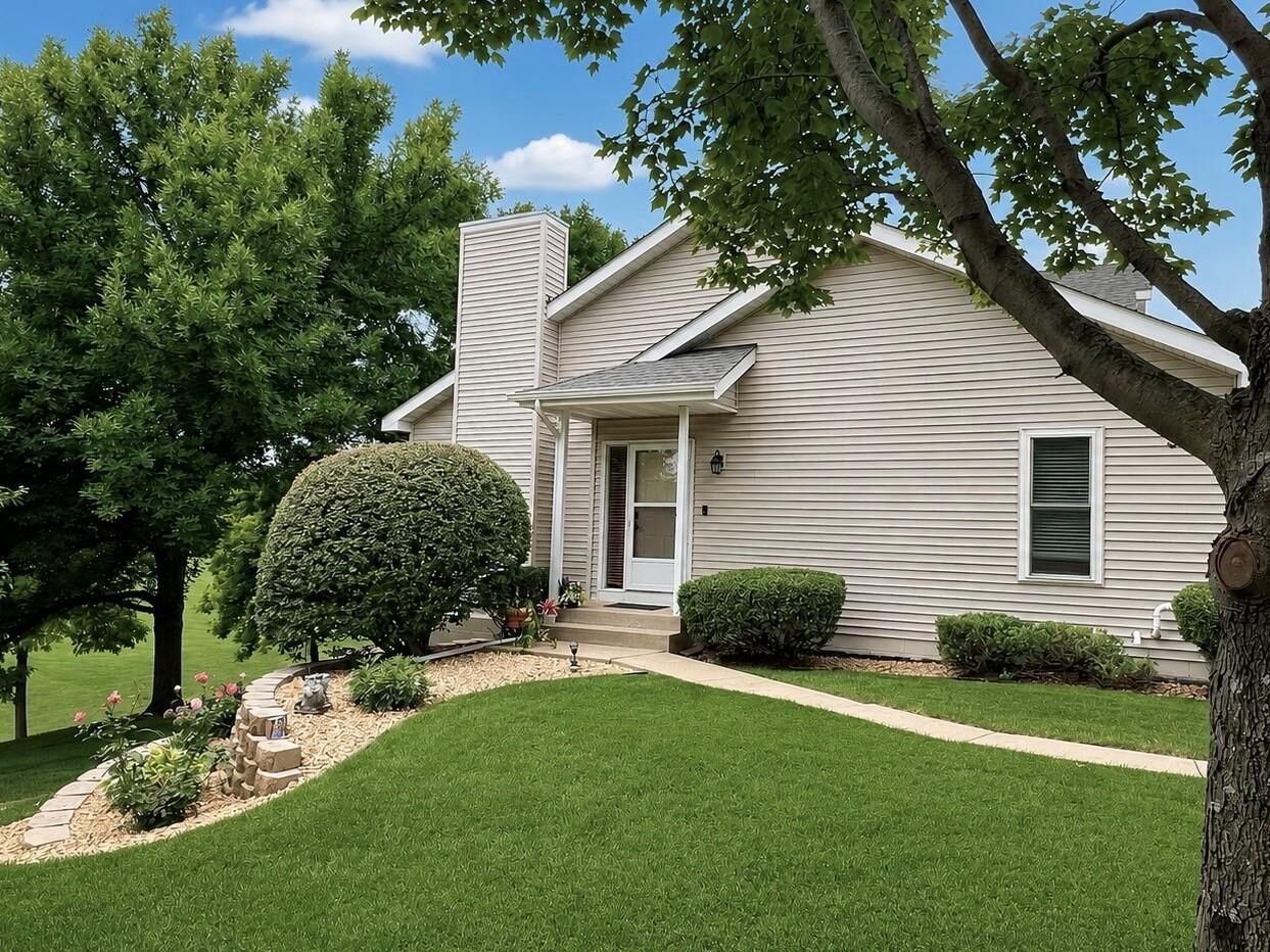 Property Photo:  10295 Arrowwood Drive  MN 55347 