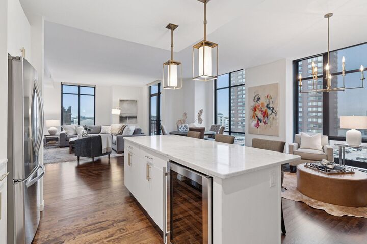 Property Photo: 201 S 11th Street 1000 MN 55403