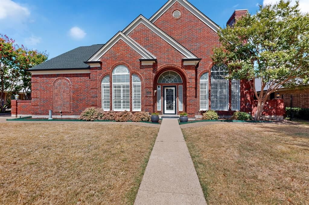 Property Photo: 542 Clayton Street TX 75052