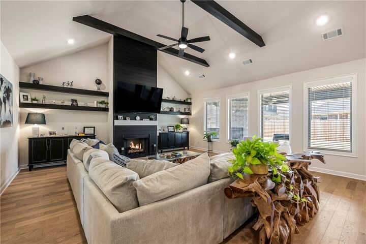 Property Photo: 1410 Tiffany Street AR 72719