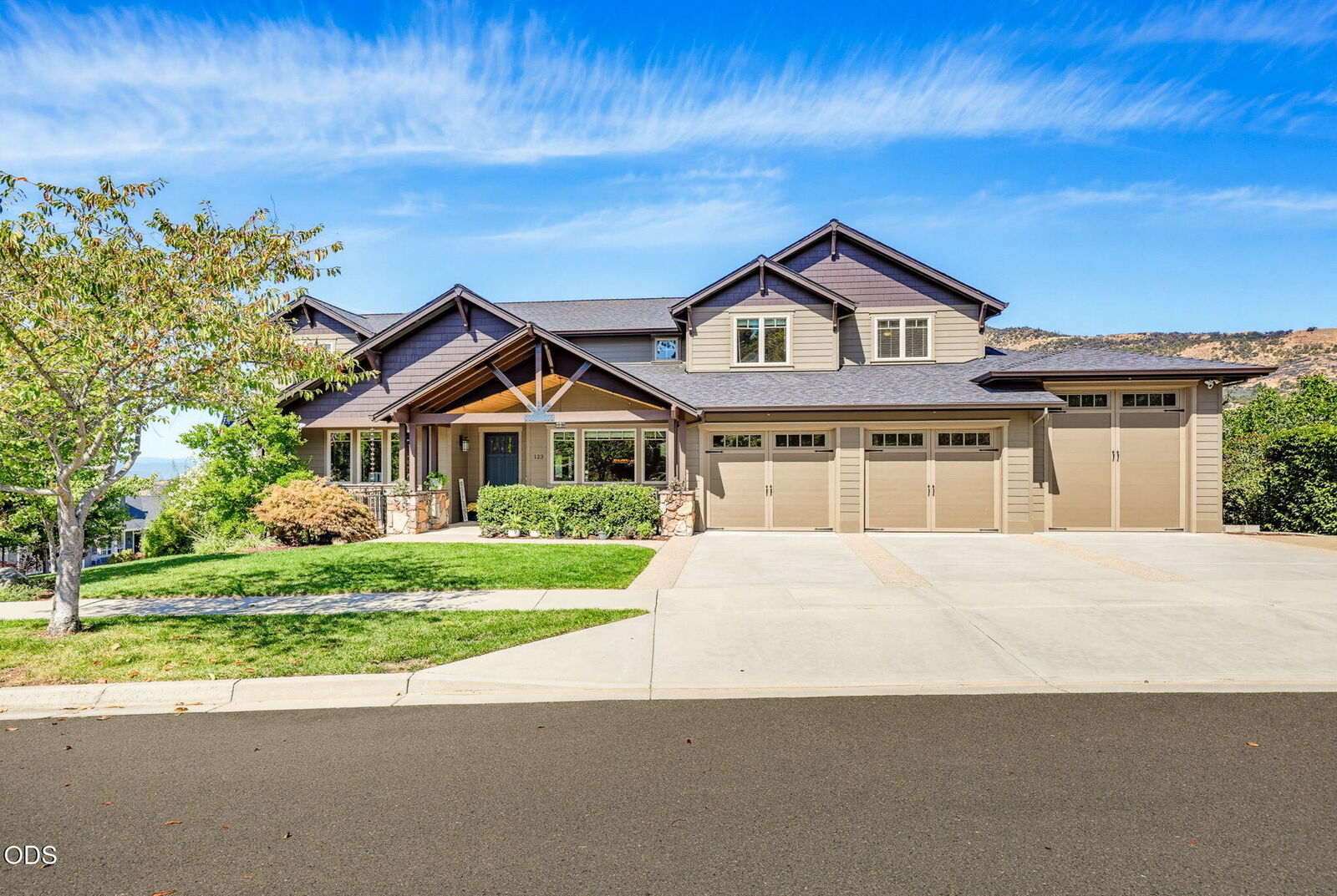 Property Photo: 123 Monterey Drive OR 97504