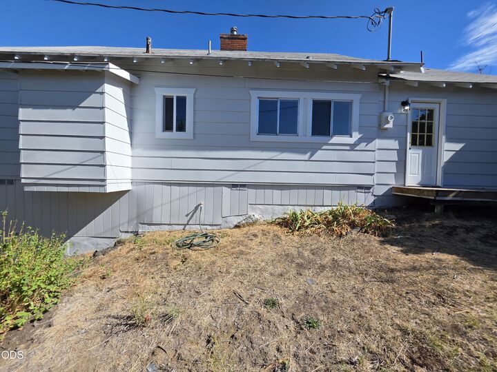 Property Photo:  324 N 3rd Street  OR 97601 